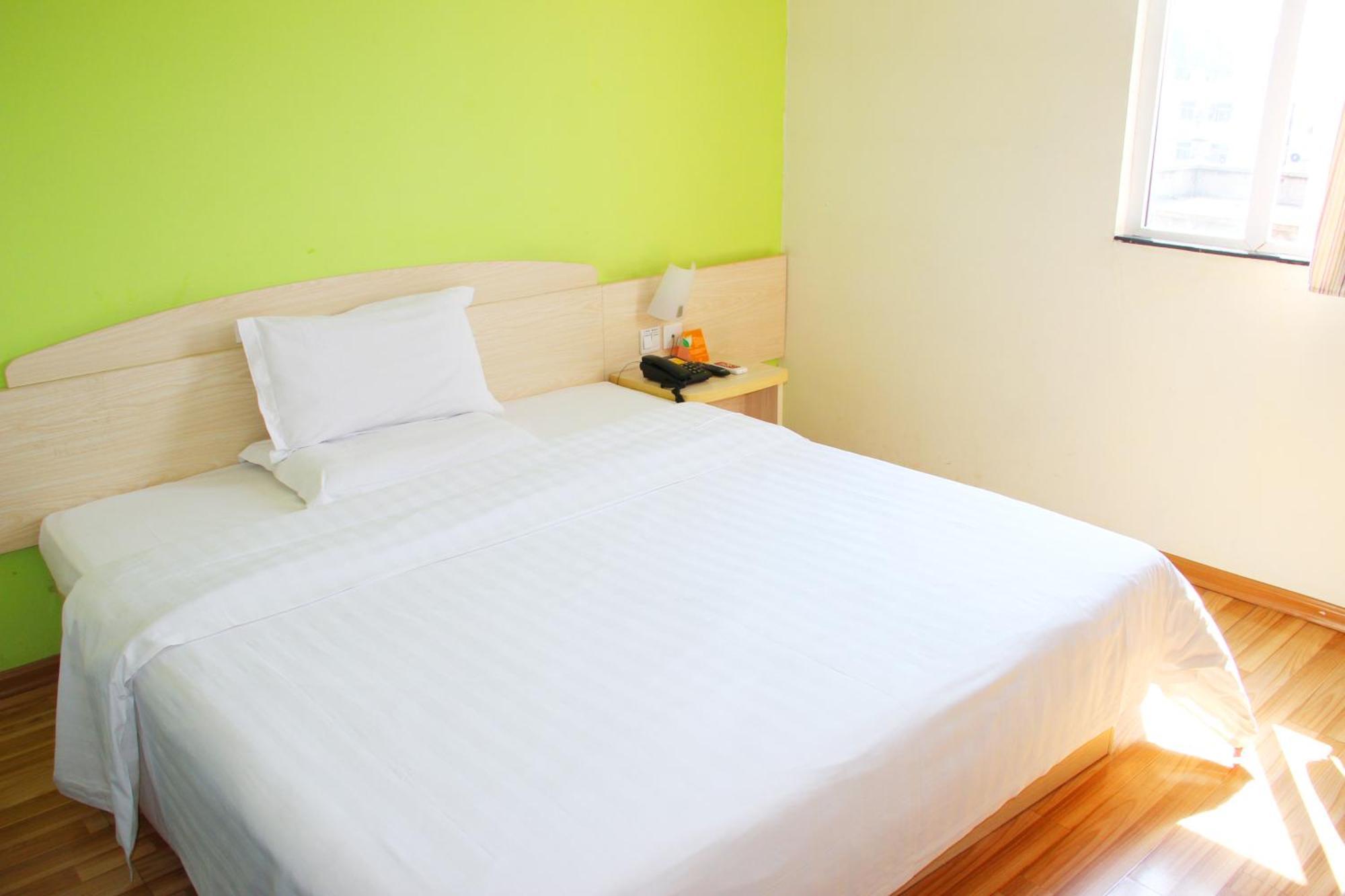 7Days Inn Guangzhou South Railway Station Huijiang Subway Station 외부 사진