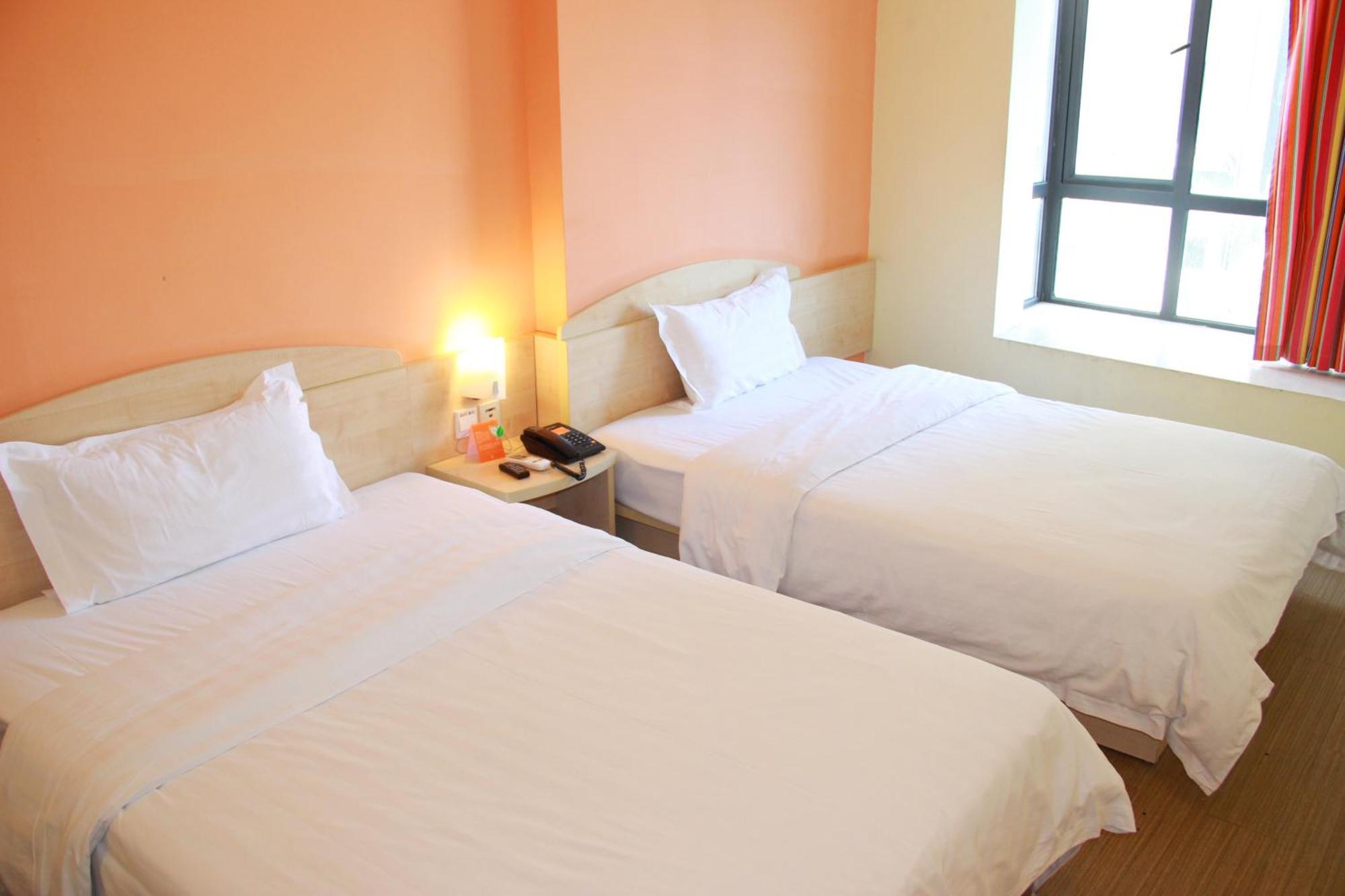 7Days Inn Guangzhou South Railway Station Huijiang Subway Station 외부 사진