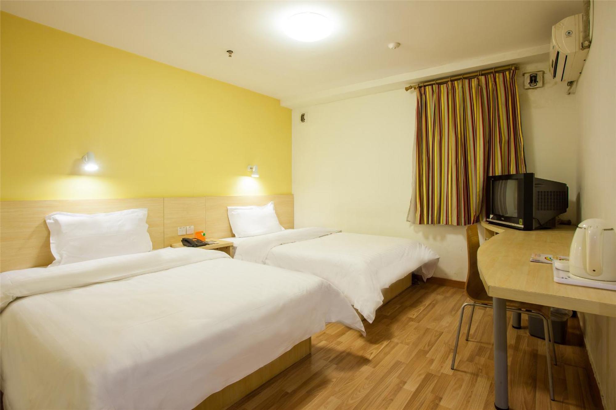 7Days Inn Guangzhou South Railway Station Huijiang Subway Station 외부 사진
