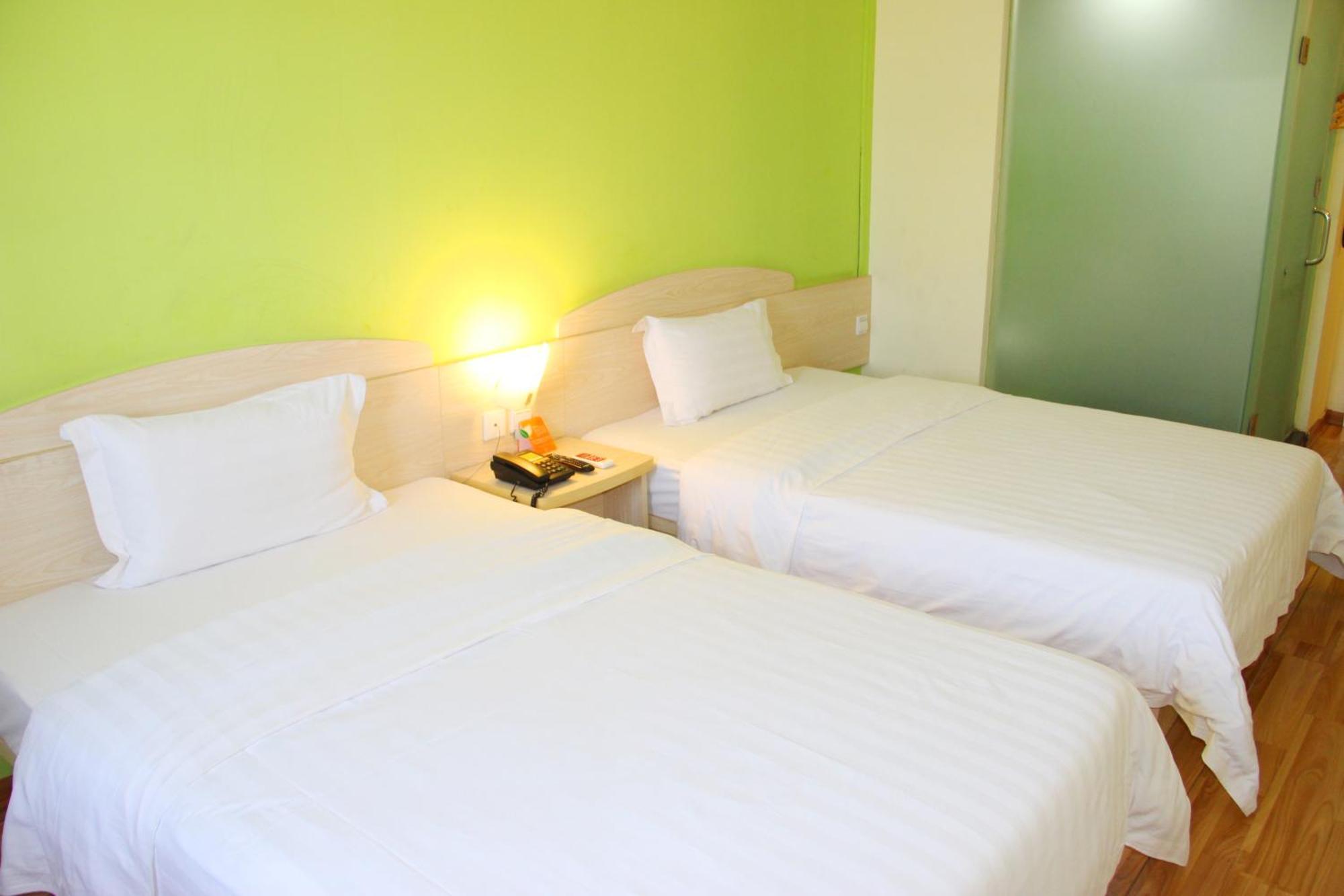 7Days Inn Guangzhou South Railway Station Huijiang Subway Station 외부 사진