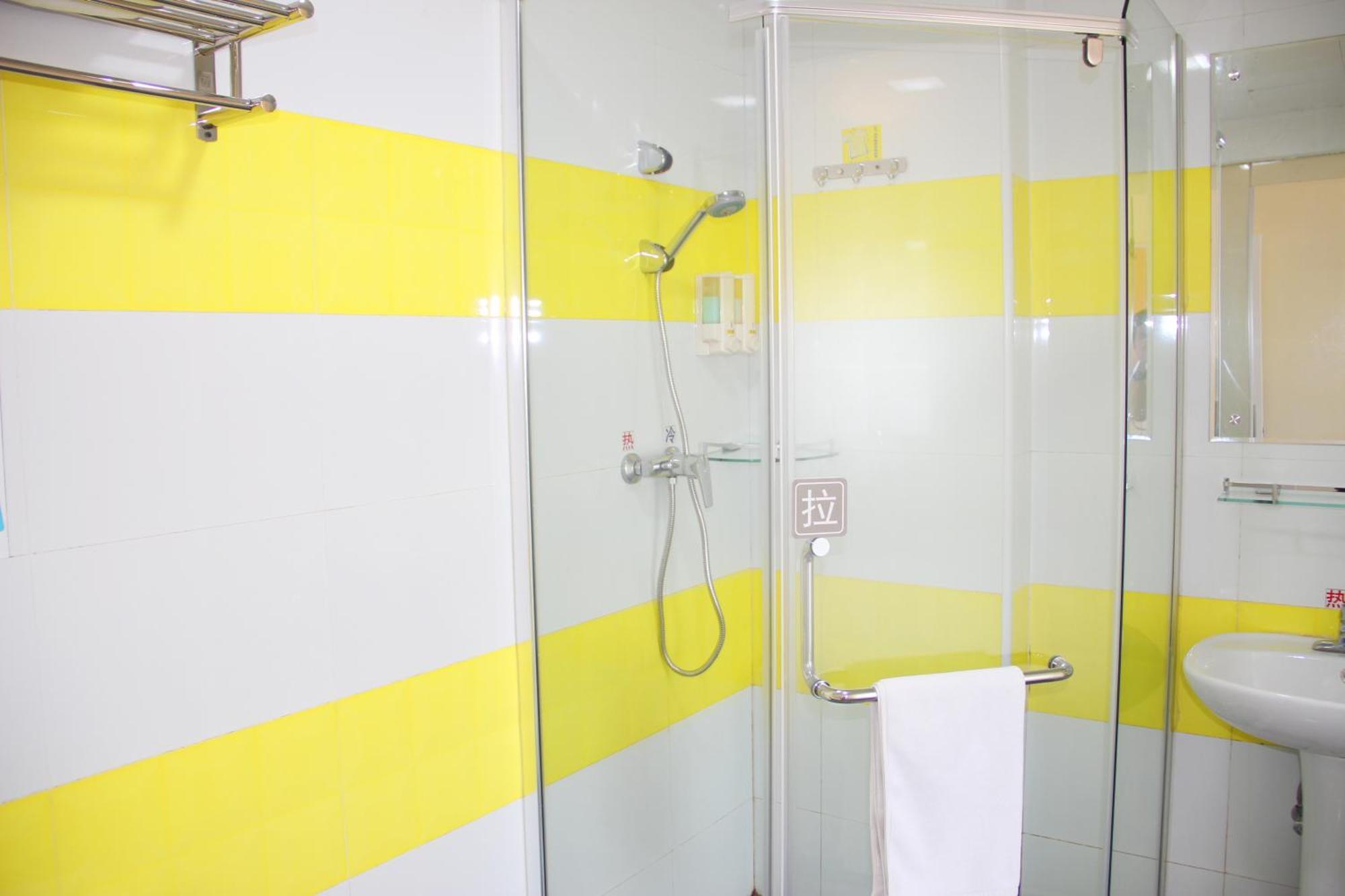 7Days Inn Guangzhou South Railway Station Huijiang Subway Station 외부 사진
