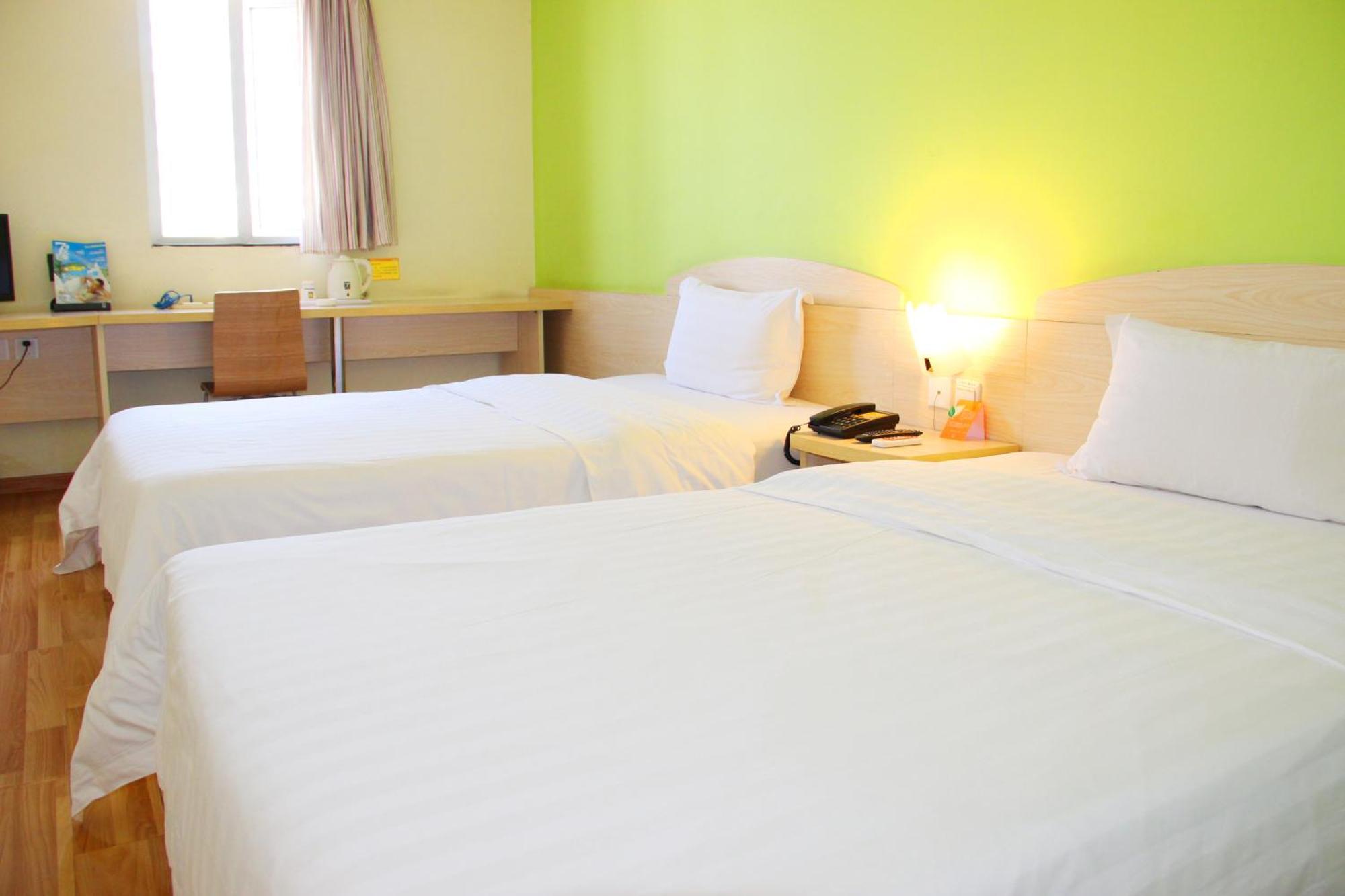 7Days Inn Guangzhou South Railway Station Huijiang Subway Station 외부 사진