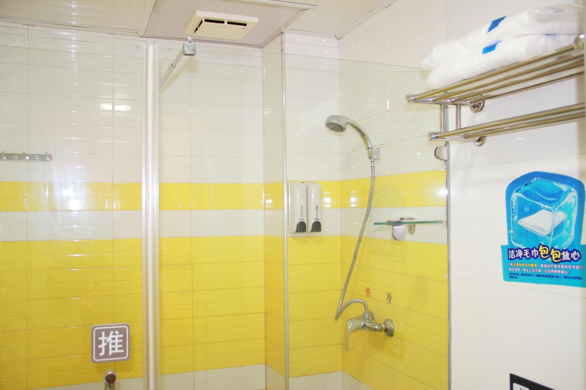 7Days Inn Guangzhou South Railway Station Huijiang Subway Station 외부 사진