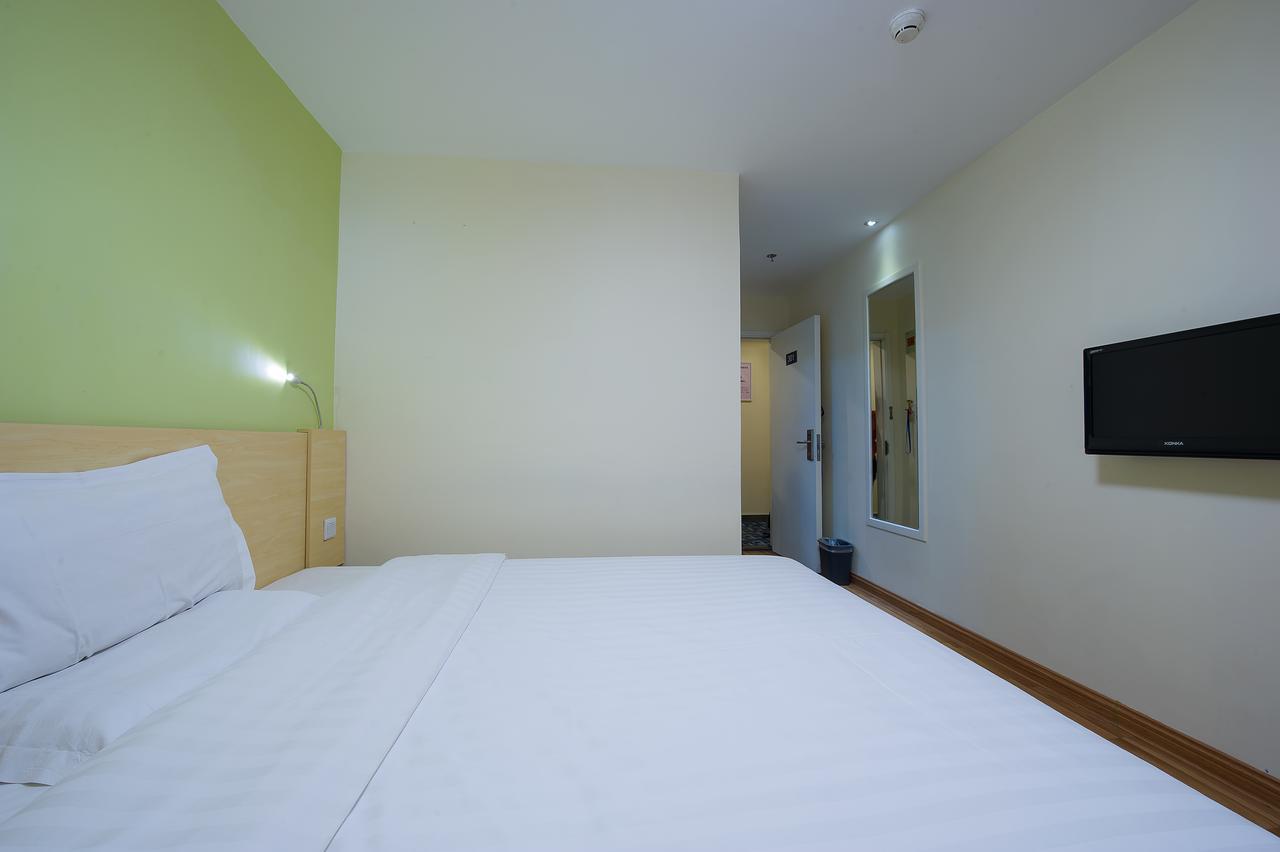7Days Inn Guangzhou South Railway Station Huijiang Subway Station 외부 사진